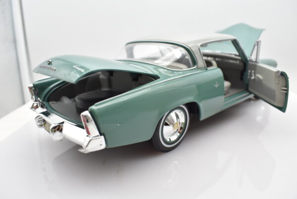 Modellino auto scala 1:18 STUDEBAKER STARLINER diecast modellismo da collezione - immagine 4