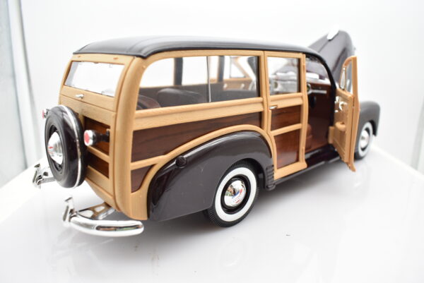 Modellino auto scala 1:18 CHEVY FLEETMASTER diecast modellismo da collezione - immagine 6