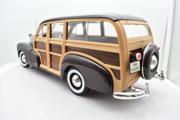 Modellino auto scala 1:18 CHEVY FLEETMASTER diecast modellismo da collezione - immagine 8