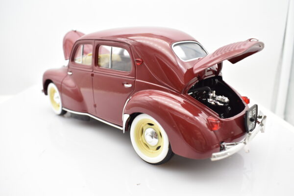 Modellino auto scala 1:18 RENAULT 4 CV diecast modellismo da collezione - immagine 3
