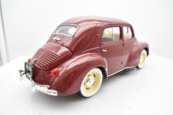 Modellino auto scala 1:18 RENAULT 4 CV diecast modellismo da collezione - immagine 6