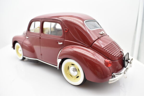 Modellino auto scala 1:18 RENAULT 4 CV diecast modellismo da collezione - immagine 9