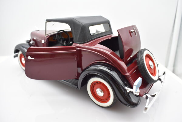 Modellino auto scala 1:18 FORD V8 diecast modellismo da collezione - immagine 3
