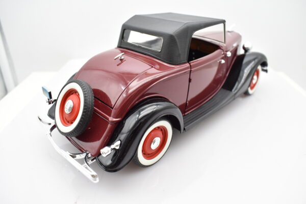 Modellino auto scala 1:18 FORD V8 diecast modellismo da collezione - immagine 6