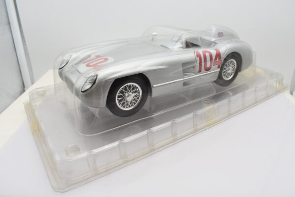 Modellino auto scala 1:18 MERCEDES BENZ 300 SLR diecast modellismo da collezione - immagine 2
