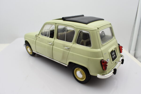 Modellino auto scala 1:18 RENAULT 4 L diecast modellismo da collezione - immagine 9