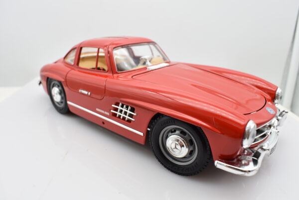 Modellino auto scala 1:18 MERCEDES BENZ 300 SL diecast modellismo da collezione - immagine 6