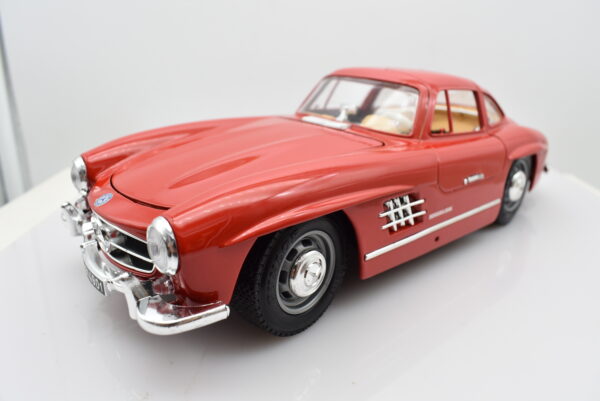Modellino auto scala 1:18 MERCEDES BENZ 300 SL diecast modellismo da collezione - immagine 7