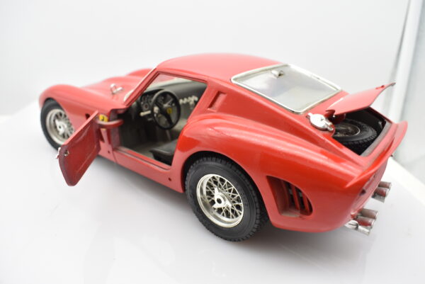 Modellino auto scala 1:18 FERRARI GTO BURAGO modellismo da collezione - immagine 2