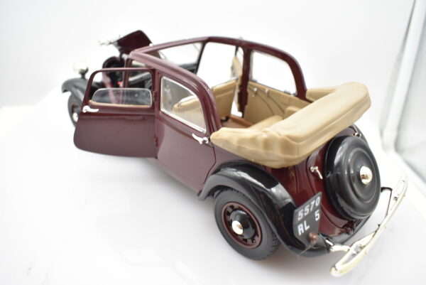 Modellino auto scala 1:18 CITROEN TRACTION TYPE 11 B diecast modellismo da collezione - immagine 3