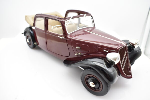 Modellino auto scala 1:18 CITROEN TRACTION TYPE 11 B diecast modellismo da collezione - immagine 7