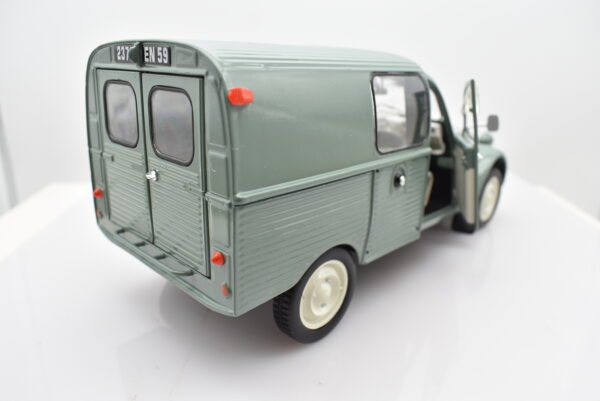 Modellino auto scala 1:18 CITROEN 2 CV CAMIONETTE diecast solido collezione - immagine 6