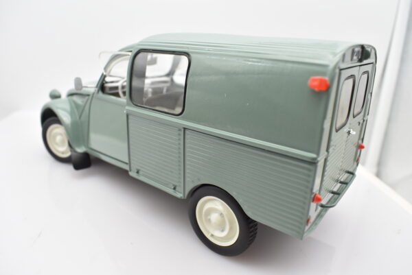 Modellino auto scala 1:18 CITROEN 2 CV CAMIONETTE diecast solido collezione - immagine 10