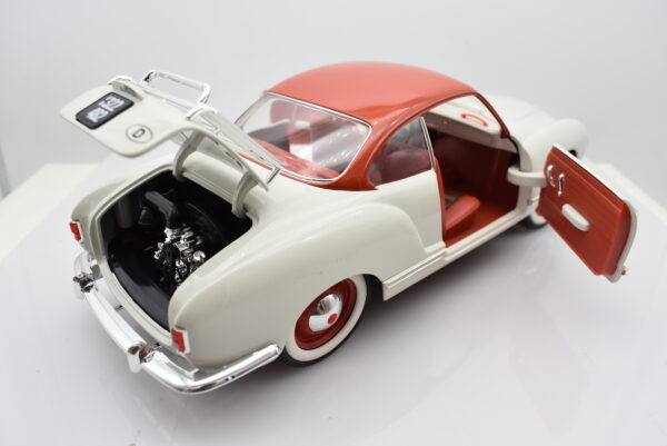 Modellino auto scala 1:18 VW KARMANN GHIA diecast modellismo da collezione - immagine 3