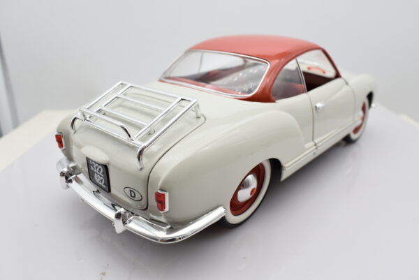 Modellino auto scala 1:18 VW KARMANN GHIA diecast modellismo da collezione - immagine 4