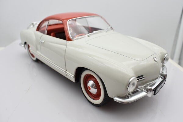 Modellino auto scala 1:18 VW KARMANN GHIA diecast modellismo da collezione - immagine 5
