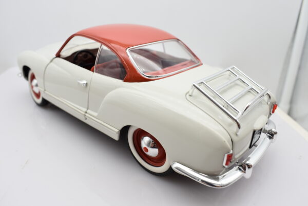 Modellino auto scala 1:18 VW KARMANN GHIA diecast modellismo da collezione - immagine 7
