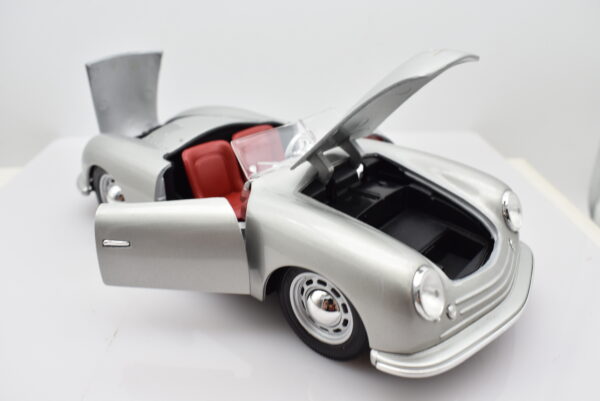 Modellino auto scala 1:18 PORSCHE 356 ROADSTER diecast modellismo da collezione - immagine 4