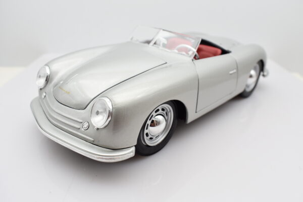 Modellino auto scala 1:18 PORSCHE 356 ROADSTER diecast modellismo da collezione - immagine 8