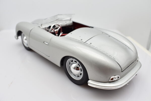 Modellino auto scala 1:18 PORSCHE 356 ROADSTER diecast modellismo da collezione - immagine 9