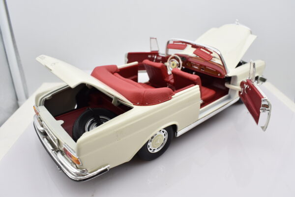 Modellino auto scala 1:18 MERCEDES BENZ 280 SE diecast modellismo da collezione - immagine 4