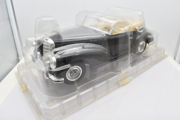 Modellino auto scala 1:18 MERCEDES BENZ 300 S diecast modellismo da collezione - immagine 2