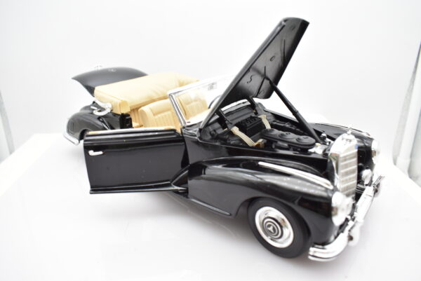 Modellino auto scala 1:18 MERCEDES BENZ 300 S diecast modellismo da collezione - immagine 5