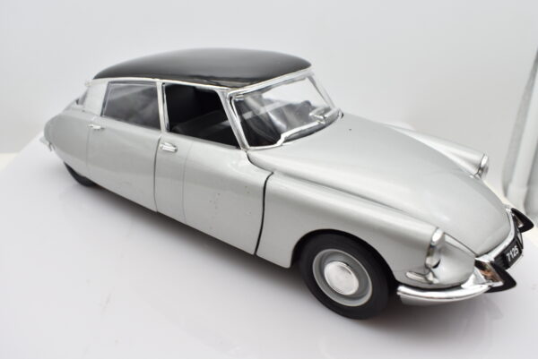 Modellino auto scala 1:18 CITROEN DS 19 diecast modellismo da collezione - immagine 4