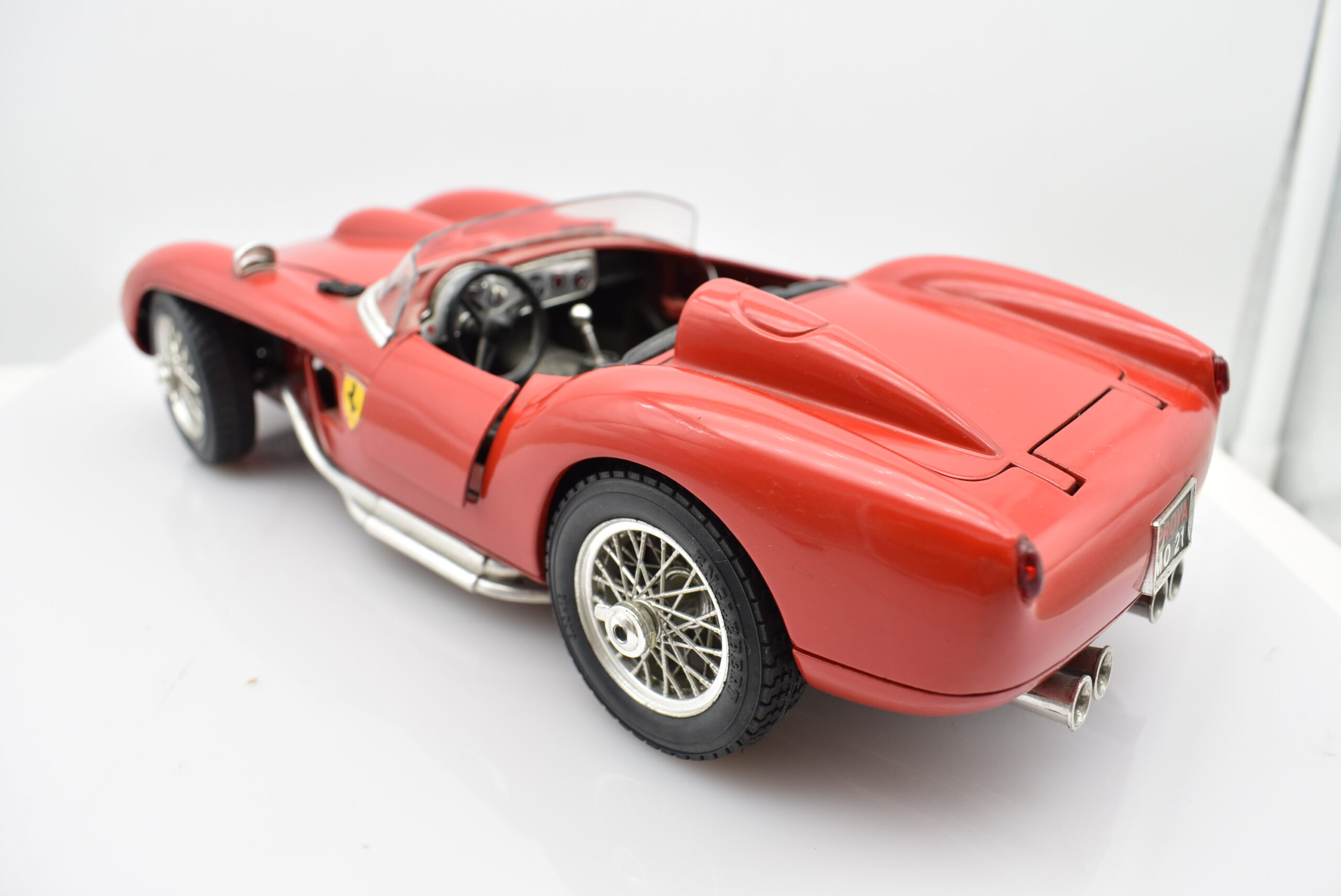 Modellino auto scala 1:18 FERRARI 250 TESTA ROSSA diecast burago da collezione - immagine 3