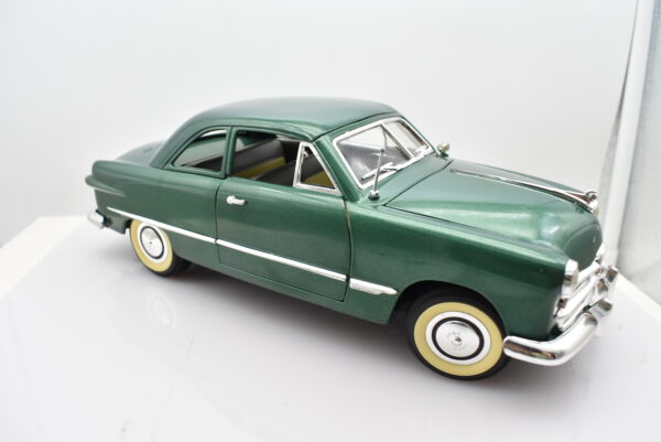 Modellino auto scala 1:18 FORD BERLINA 1949 diecast modellismo da collezione - immagine 7