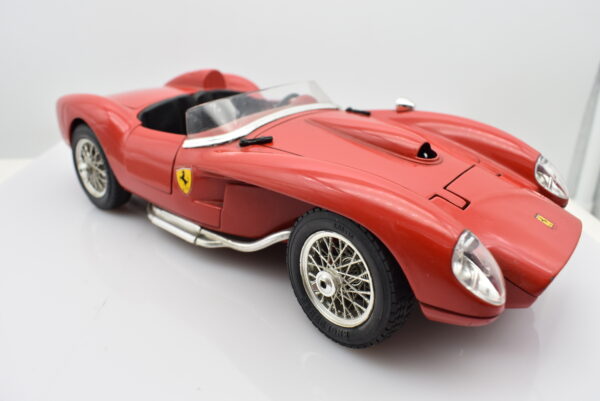 Modellino auto scala 1:18 FERRARI 250 TESTA ROSSA diecast burago da collezione - immagine 3
