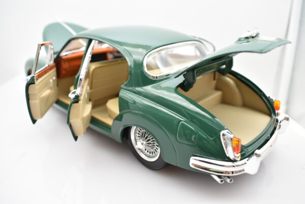 Modellino auto scala 1:18 JAGUAR MARK II diecast modellismo da collezione - immagine 4