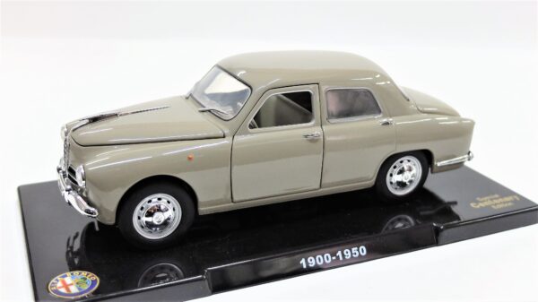 Modellino auto ALFA ROMEO 1900 scala 1:24 diecast modellismo da collezione - immagine 2