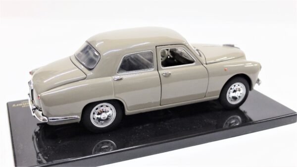 Modellino auto ALFA ROMEO 1900 scala 1:24 diecast modellismo da collezione - immagine 3