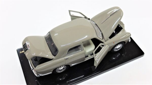 Modellino auto ALFA ROMEO 1900 scala 1:24 diecast modellismo da collezione - immagine 5