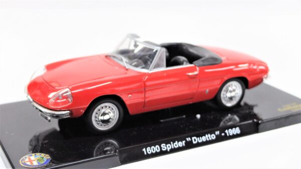 Modellino auto ALFA ROMEO 1600 SPIDER DUETTO scala 1:24 diecast modellismo da collezione - immagine 3