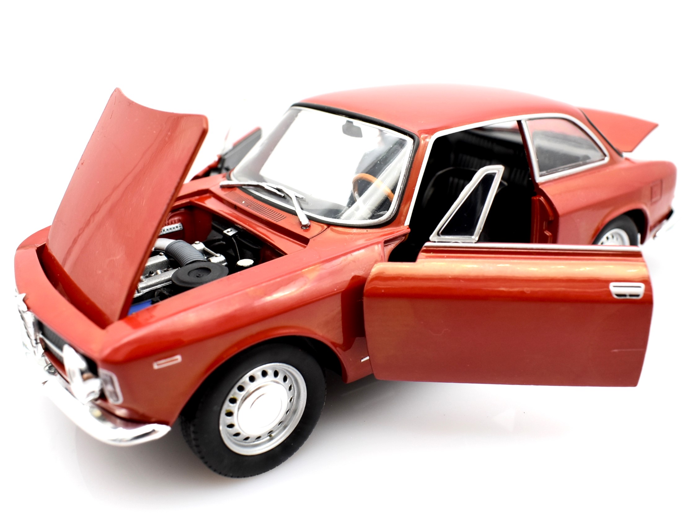 Modellino auto ALFA ROMEO GIULIA GT 1300 JUNIOR scala 1:24 diecast  modellismo da collezione