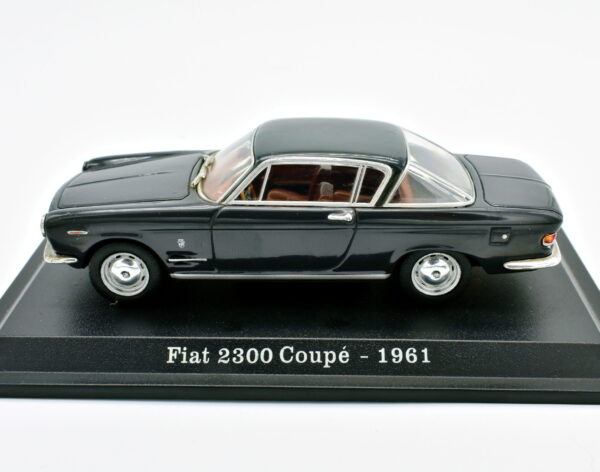 Modellino auto scala 1:43 FIAT 2300 COUPE diecast collezione da edicola