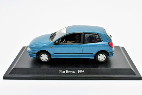 Modellino auto scala 1:43 FIAT BRAVO diecast collezione da edicola
