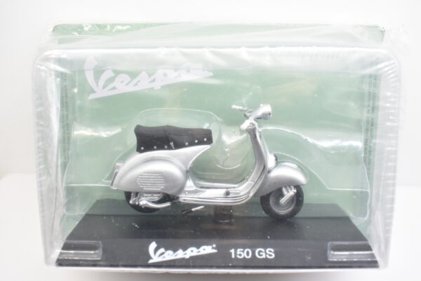Modellini vespa 150 GS scala 1:18 modellismo da collezione - immagine 3