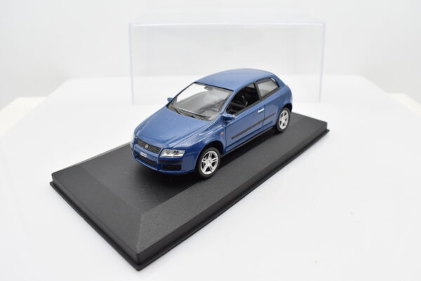 Modellino auto scala 1:43 FIAT STILO blu diecast collezione modellismo statico - immagine 2