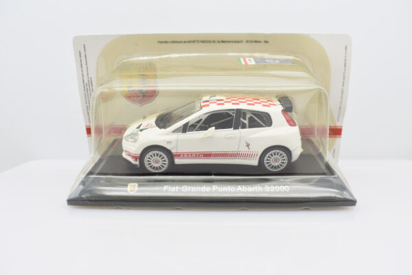 Modellino auto FIAT GRANDE PUNTO ABARTH S2000 scala 1:43 diecast modellismo collezione ixo - immagine 6