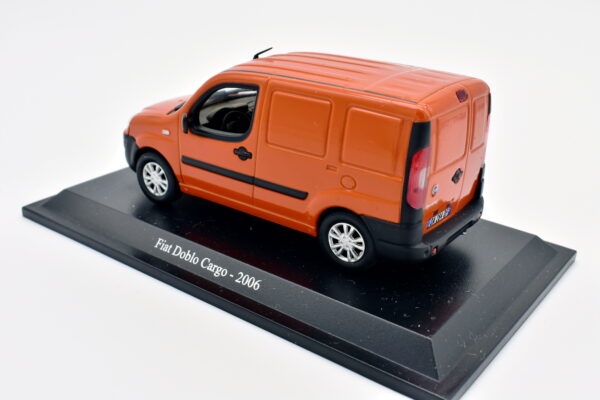 Modellino auto scala 1:43 FIAT DOBLO CARGO diecast collezione da edicola - immagine 5