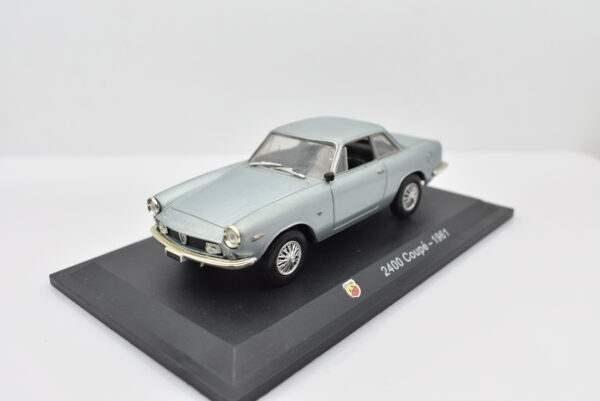 Modellino auto ABARTH 2400 COUPE scala 1:43 diecast modellismo collezione ixo - immagine 5