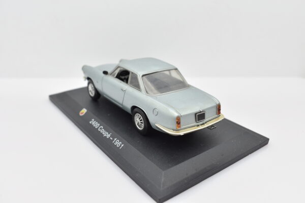Modellino auto ABARTH 2400 COUPE scala 1:43 diecast modellismo collezione ixo - immagine 6