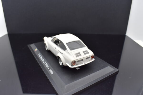 Modellino auto FIAT ABARTH OT 2000 1:43 diecast modellismo collezione ixo - immagine 4