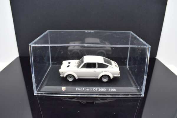 Modellino auto FIAT ABARTH OT 2000 1:43 diecast modellismo collezione ixo - immagine 5