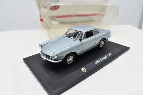 Modellino auto ABARTH 2400 COUPE scala 1:43 diecast modellismo collezione ixo - immagine 3