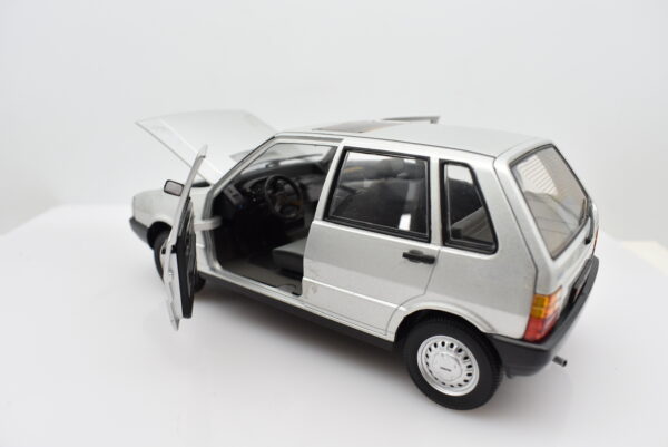 Modellino auto scala 1:24 FIAT UNO modellismo da collezione - immagine 4