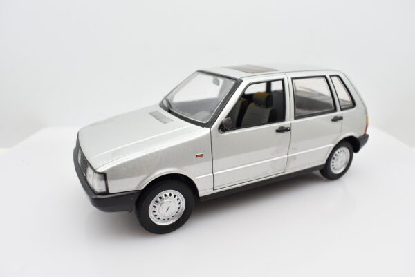Modellino auto scala 1:24 FIAT UNO modellismo da collezione - immagine 7